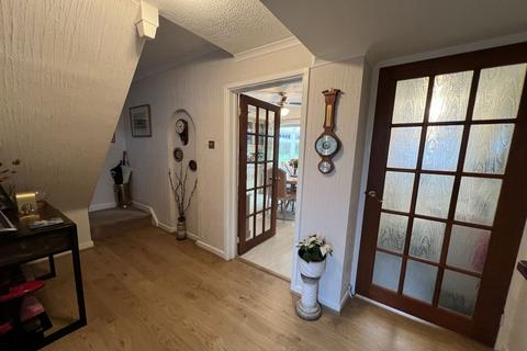 9 Basildene Close, Gilwern, Abergavenny, NP7 0AW