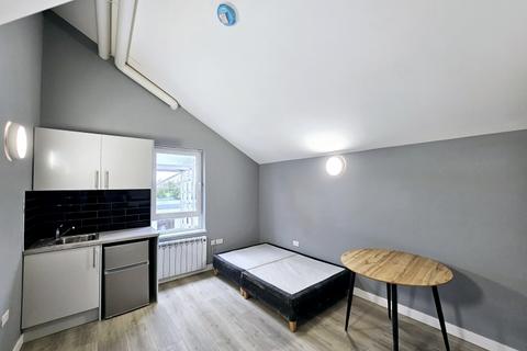 Studio to rent, South Street Enfield EN3