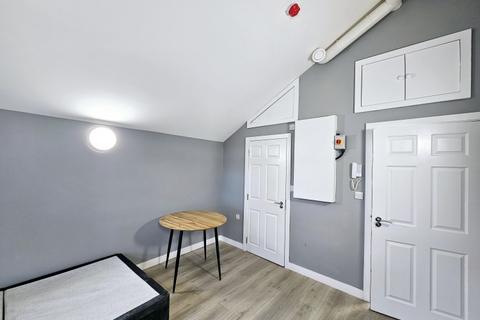 Studio to rent, South Street Enfield EN3