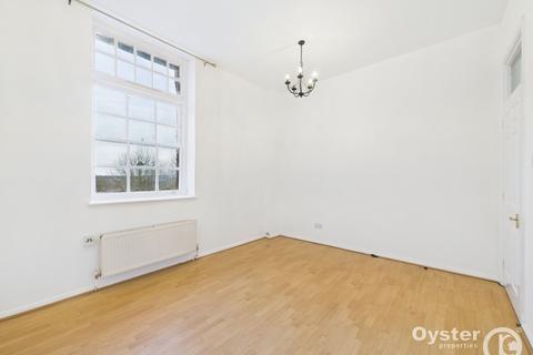 2 bedroom flat to rent, Tresilian Avenue, London, N21