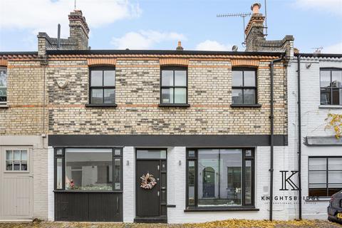 8 Henniker Mews, London, SW3 6BL