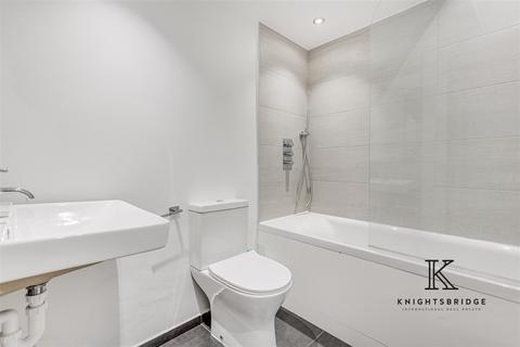 8 Henniker Mews, London, SW3 6BL