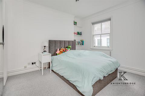 8 Henniker Mews, London, SW3 6BL