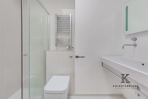 8 Henniker Mews, London, SW3 6BL