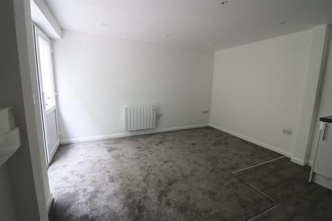 1 bedroom flat to rent, The Leats, Truro