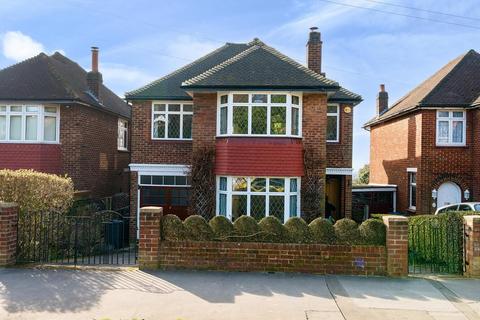 4 bedroom detached house for sale, Waddington Way, Crystal Palace