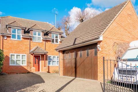 4 bedroom detached house for sale, Brays Lane, Rochford SS4