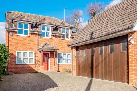 27 Brays Lane, Rochford, SS4 3DP