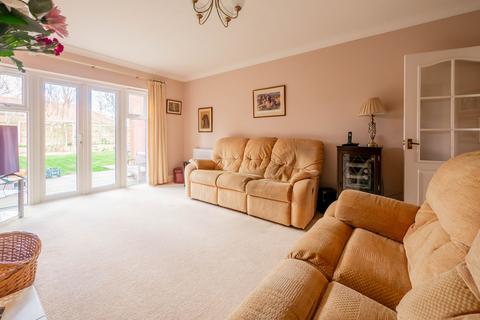 27 Brays Lane, Rochford, SS4 3DP