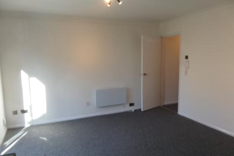 Studio to rent, Birchend Close, South Croydon CR2