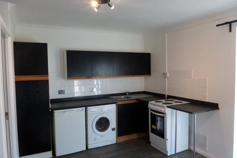 Studio to rent, Birchend Close, South Croydon CR2