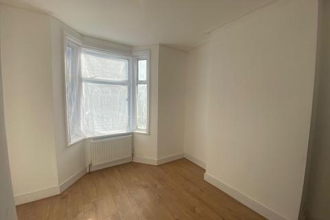 2 bedroom flat to rent, 55a Braemar Road Ground floor flat London E13 8EH