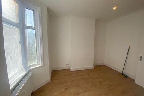 2 bedroom flat to rent, 55a Braemar Road Ground floor flat London E13 8EH