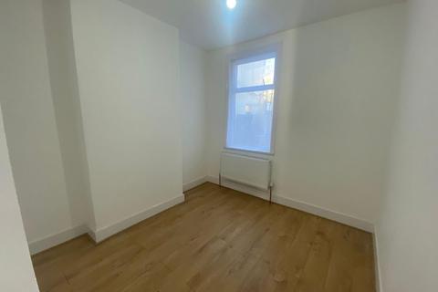 2 bedroom flat to rent, 55a Braemar Road Ground floor flat London E13 8EH