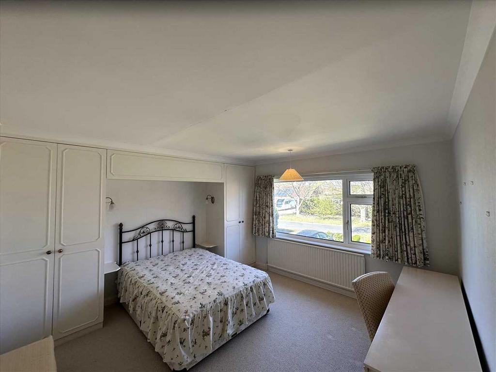 Spacious bedroom 3: