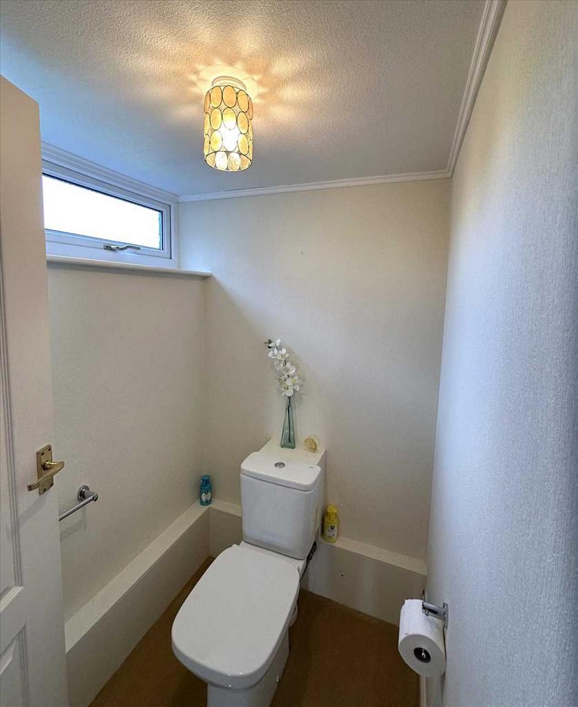 Cloaks/toilet: