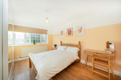 2 bedroom flat to rent, Palmers Road, London N11