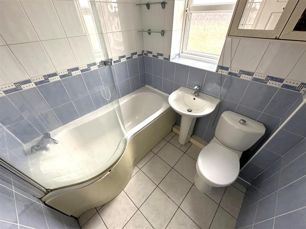 Bathroom 195