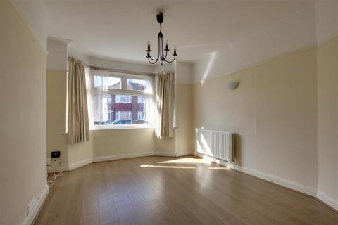 3 bedroom terraced house for sale, Lynmouth Avenue, Enfield