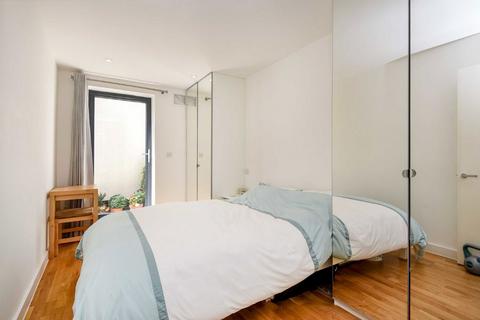 2 bedroom flat to rent, Kings Avenue, London SW4