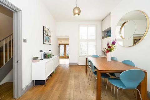 3 bedroom maisonette for sale, Fassett Road, London E8