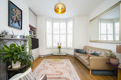 8 Fassett Road, London, E8 1PA