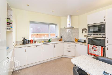 2 bedroom apartment for sale, Flat 6, Links Court, 83 South Promenade, Lytham St. Annes, Lancashire