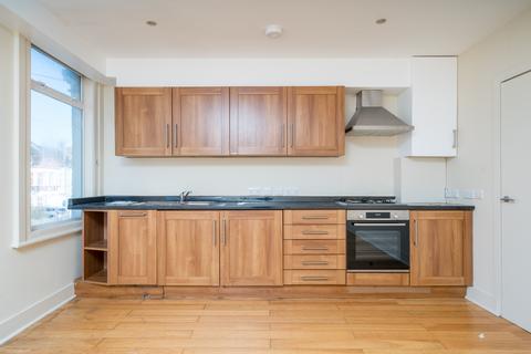 2 bedroom flat to rent, Gleneagle Road, London SW16