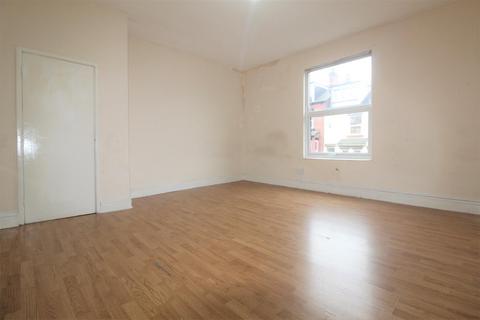 3 bedroom house to rent, Conway Drive, Leeds, LS8