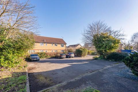 10 Rockall Court, Slough, SL3 8EZ