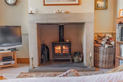 2 bedroom terraced house for sale, Slant Gate, Kirkburton, Huddersfield, West Yorkshire, HD8