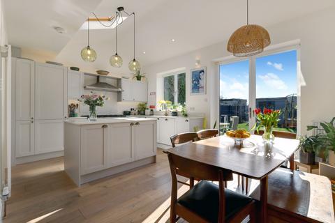 98 Beauchamp Road, West Molesey, KT8 2PH