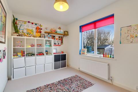 98 Beauchamp Road, West Molesey, KT8 2PH
