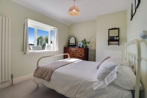 98 Beauchamp Road, West Molesey, KT8 2PH