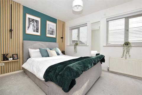 11 Blackgates Drive, Tingley, Wakefield, WF3 1TE