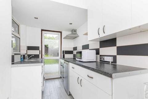 4 bedroom semi-detached house to rent, Braid Avenue, London W3