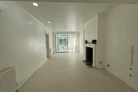 4 bedroom semi-detached house to rent, Stanway Road, Shirley B90