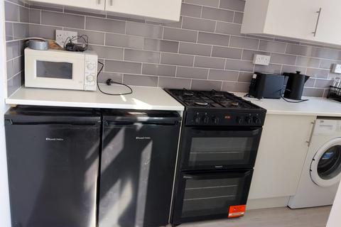 3 bedroom flat to rent, Watword Way, London NW4