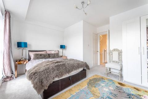 3 bedroom flat for sale, Rope Street, Rotherhithe, London, SE16