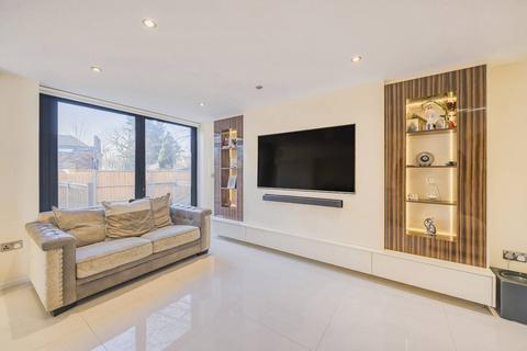 24 Peal Gardens, London, W13 0BA