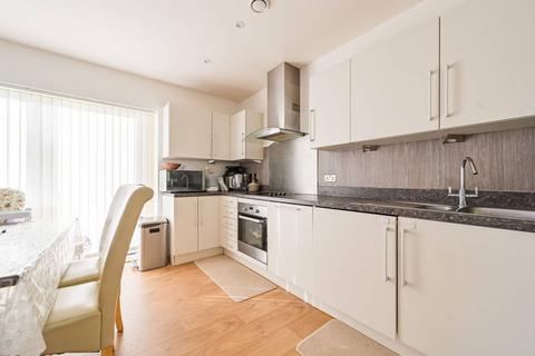 3 bedroom flat to rent, Bawley Court, E16, Gallions Reach, London, E16
