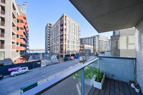 3 bedroom flat to rent, Bawley Court, E16, Gallions Reach, London, E16