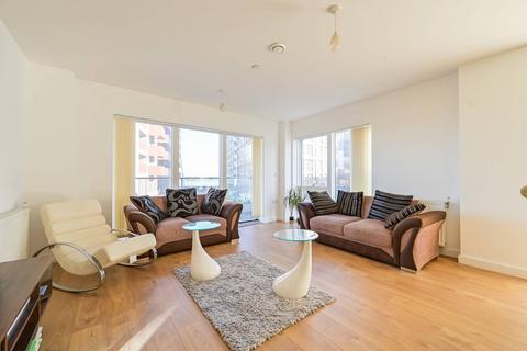3 bedroom flat to rent, Bawley Court, E16, Gallions Reach, London, E16