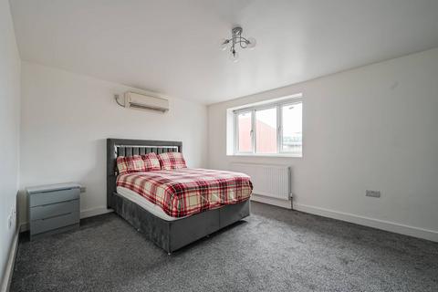 2 bedroom terraced house to rent, Parker Street, E16, Silvertown, London, E16