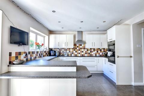 10 Colvin Chase, Galleywood, Chelmsford, CM2 8QQ