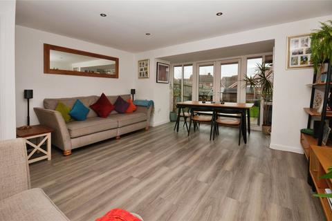 4 bedroom terraced house for sale, Acorn Path, Aylesbury HP22