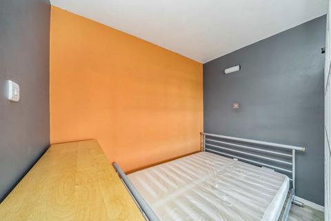 Studio for sale, York Way Estate, London N7