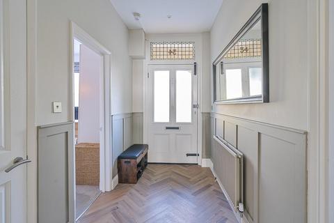 34a Bromley Road, Beckenham, BR3 5JD