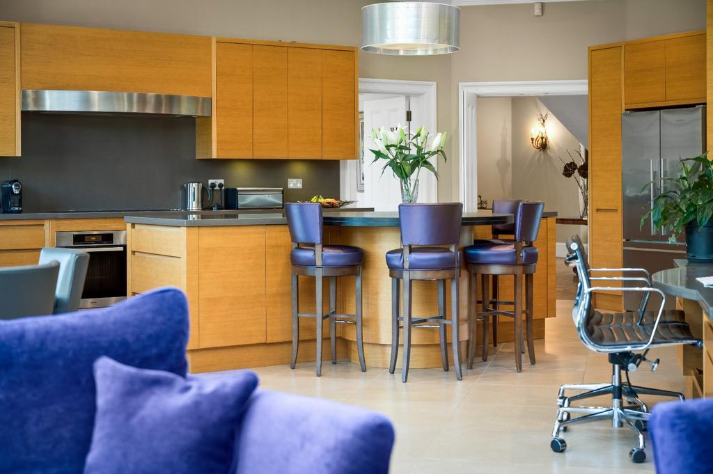 Kitchen/Breakfast Rm