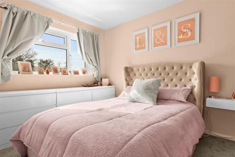 1 Abbey Path, Hailsham, BN27 1JQ